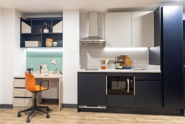 1 bed studio, Cookridge Street, City Centre, Leeds, LS28GL - Image 1